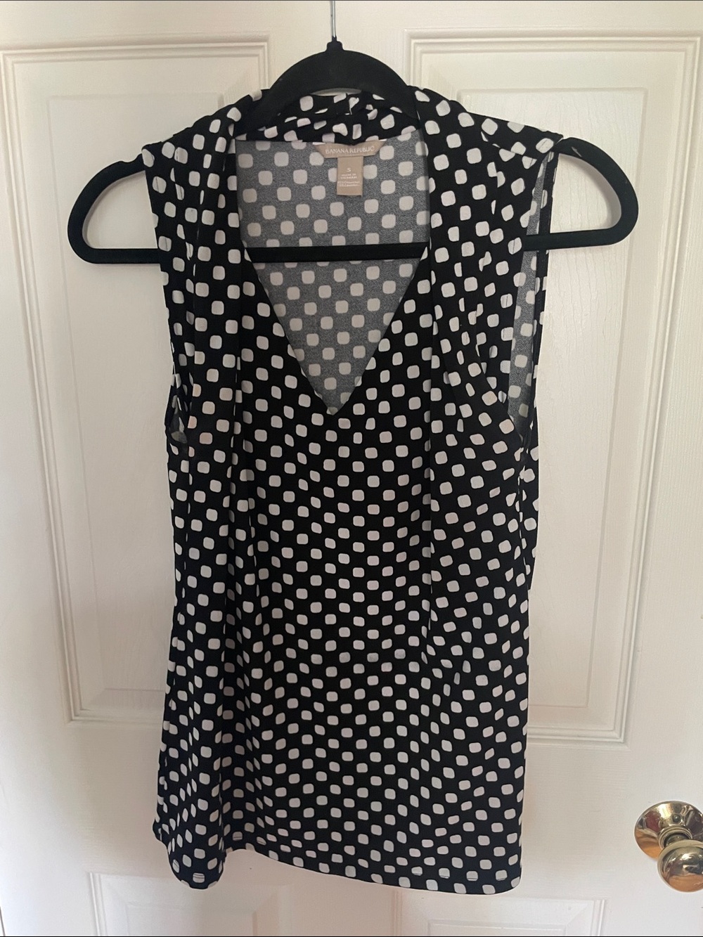 Banana Republic Sleeveless Black and White Polka Dot V-Neck top size small